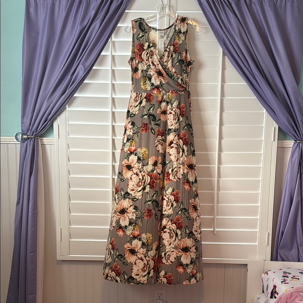 Kaileigh Cream and Orange Sleeveless V-neck Maxi Dress